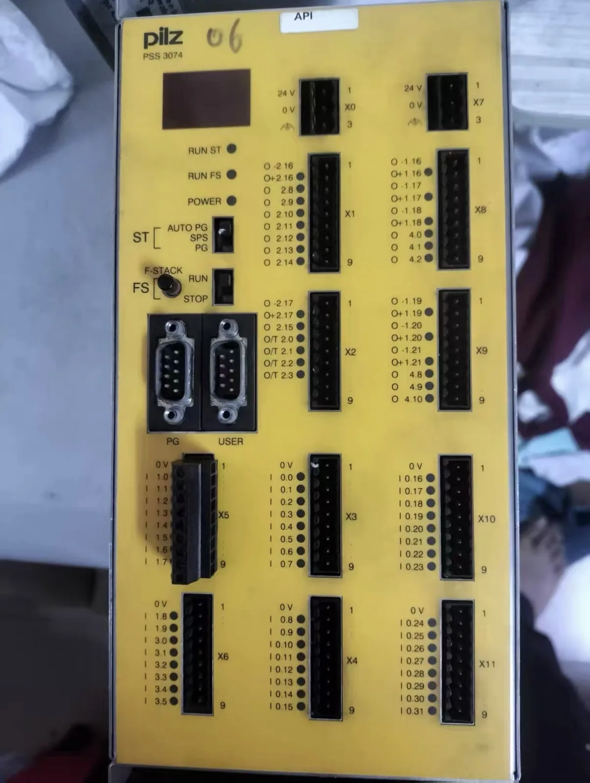 

Контроллер привода Pilz PSS 3074 KOMP 42DI2/6DIF/14DOS/8DOZ/4DOT, б/у, разобранный, полностью функциональный.
