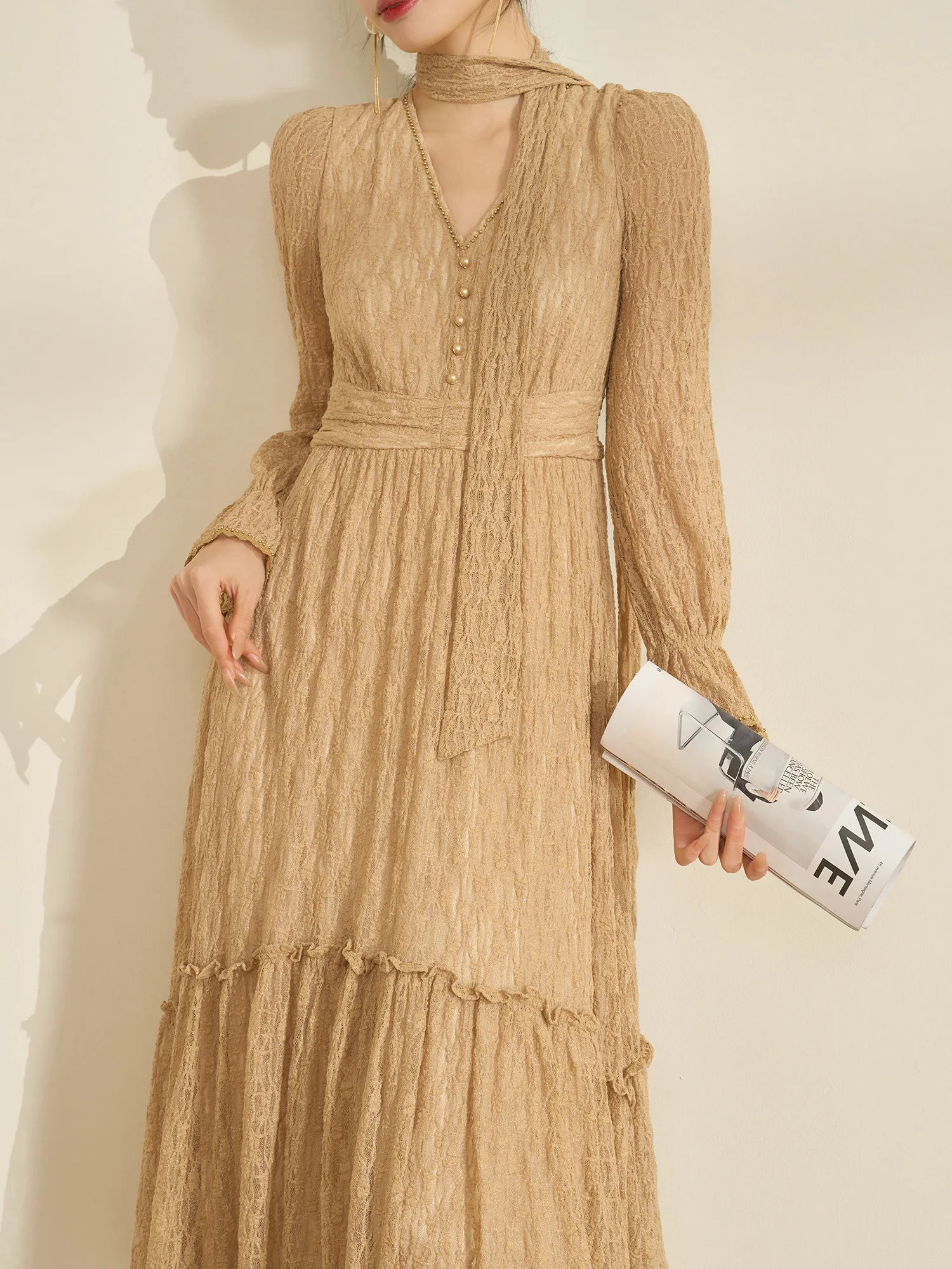 

Женское платье Flowing Era в стиле ретро с V-образным вырезом, новинка весенней коллекции, красивое, с завышенной талией, для офиса, с вставками, подчеркивающими талию