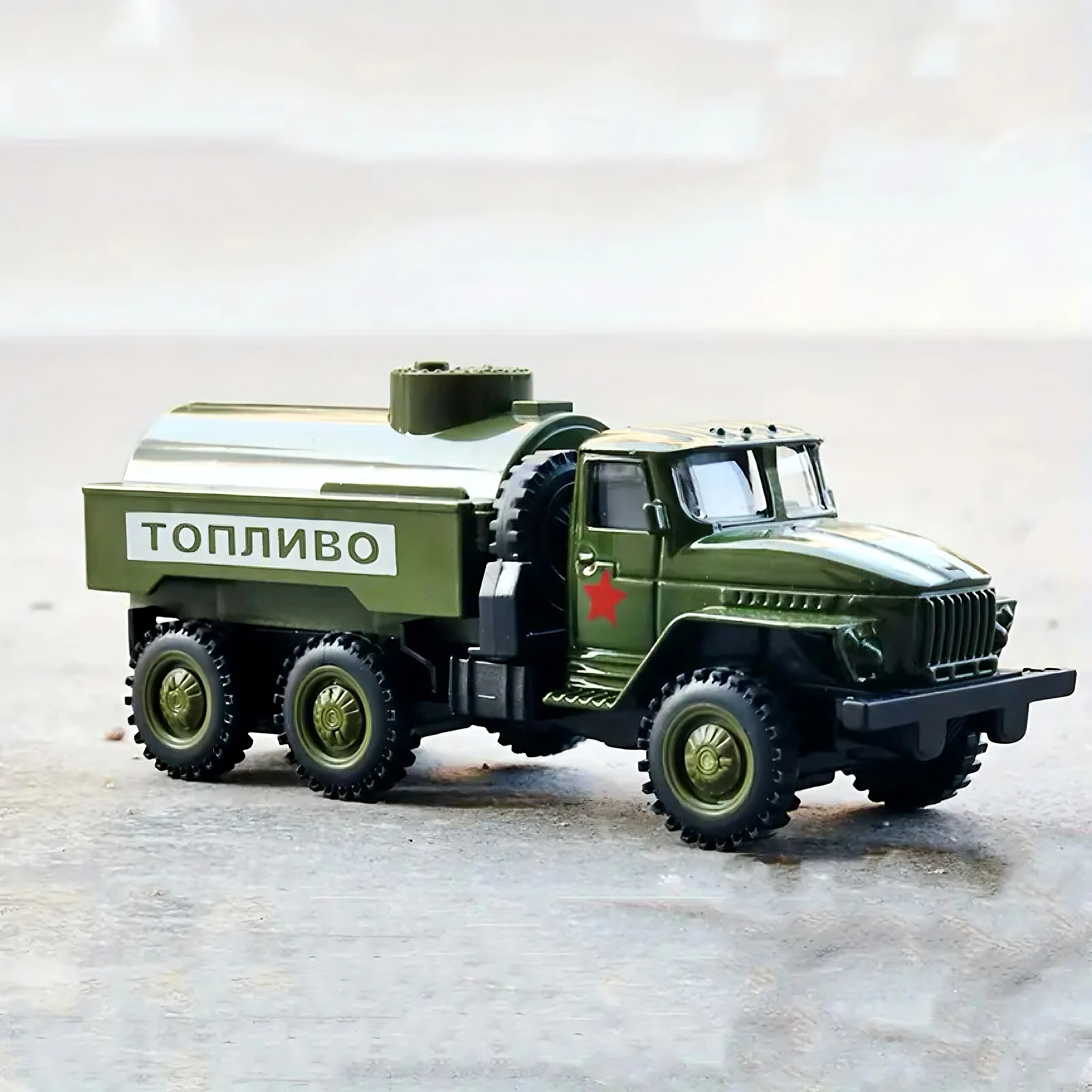 Fashionable Alloy Mini Car Model with Pullback Action Durable Plastic/Metal No Battery Required Ideal Gift for Car Lovers And Tr