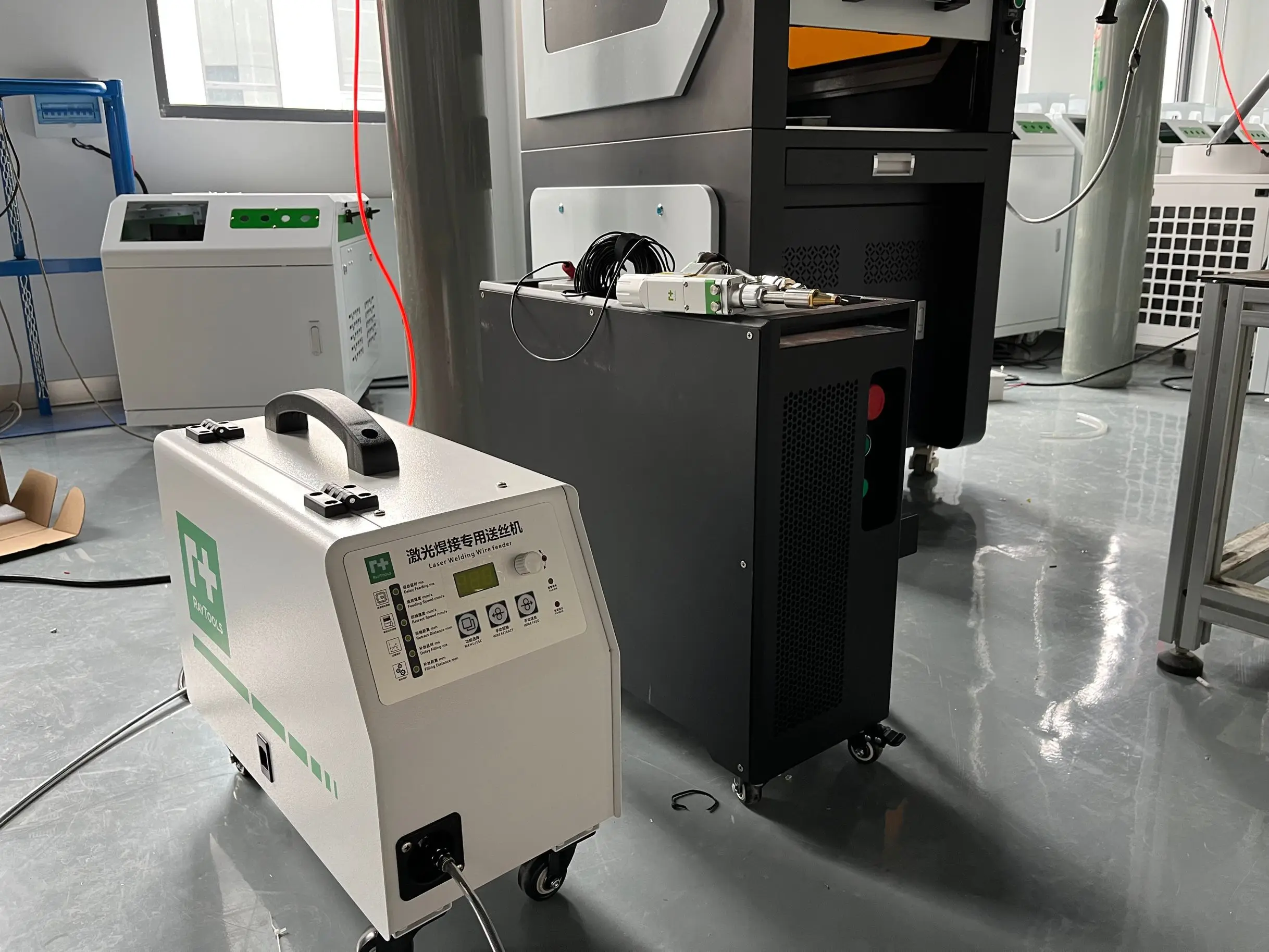 Machine de soudage, découpe et nettoyage laser 4-en-1 3000W portable à refroidissement par air pour aluminium et acier - Fournisseur chinois - Prix