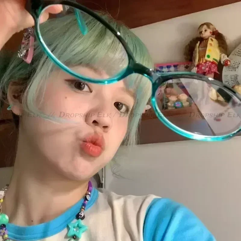 แว่นตาทรงรีย้อนยุคของผู้หญิงแว่นตาแก้วกรอบสีแดงสีเขียว Y2K ตกแต่งคอมพิวเตอร์แว่นตาป้องกันสีฟ้าขับรถริมทะเล