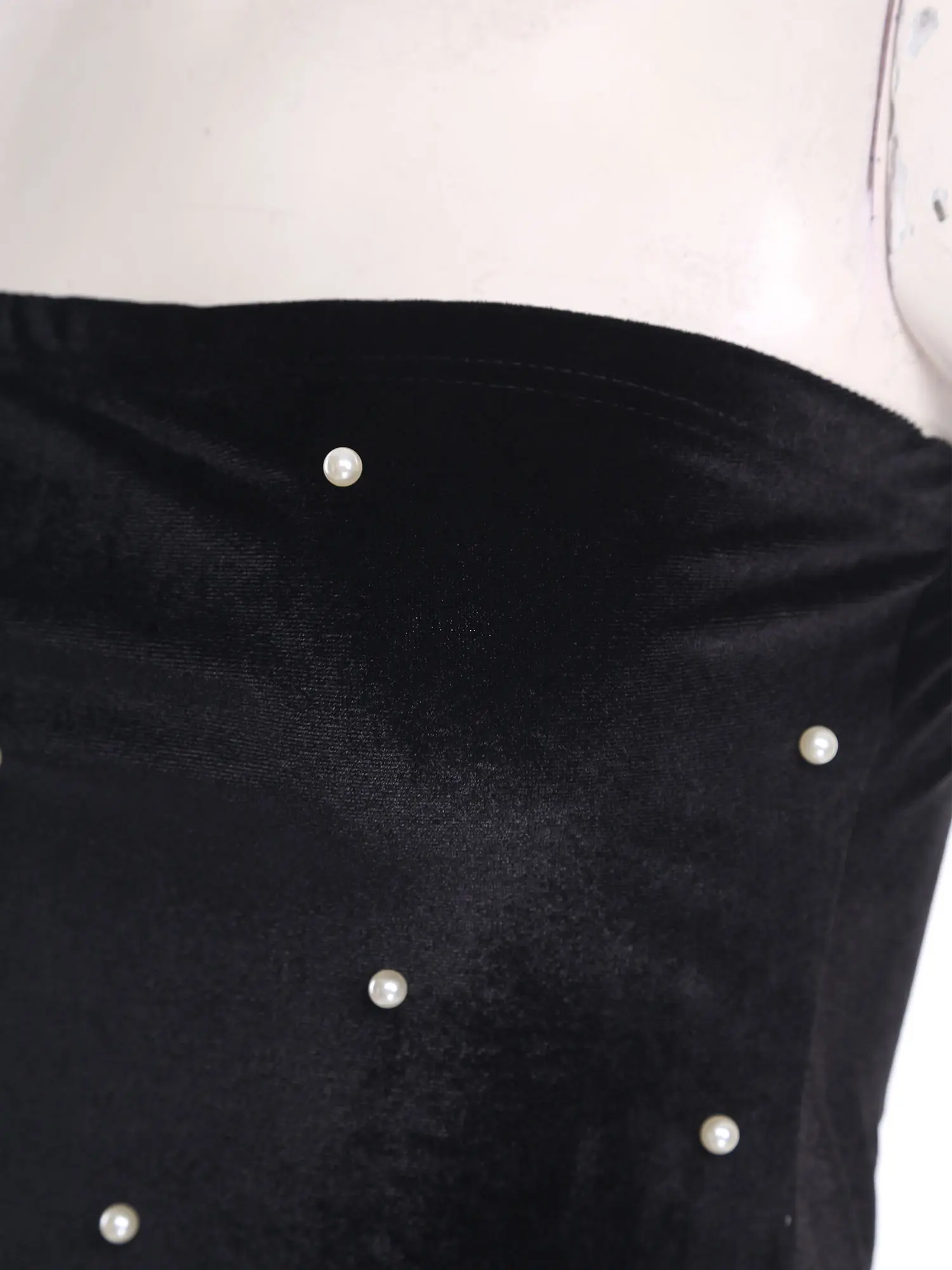 

Womens Chic Strapless Mini Dress Faux Pearls Decor Sleeveless Velvet Bodycon Tube Dress for Banquets Wedding Club Party