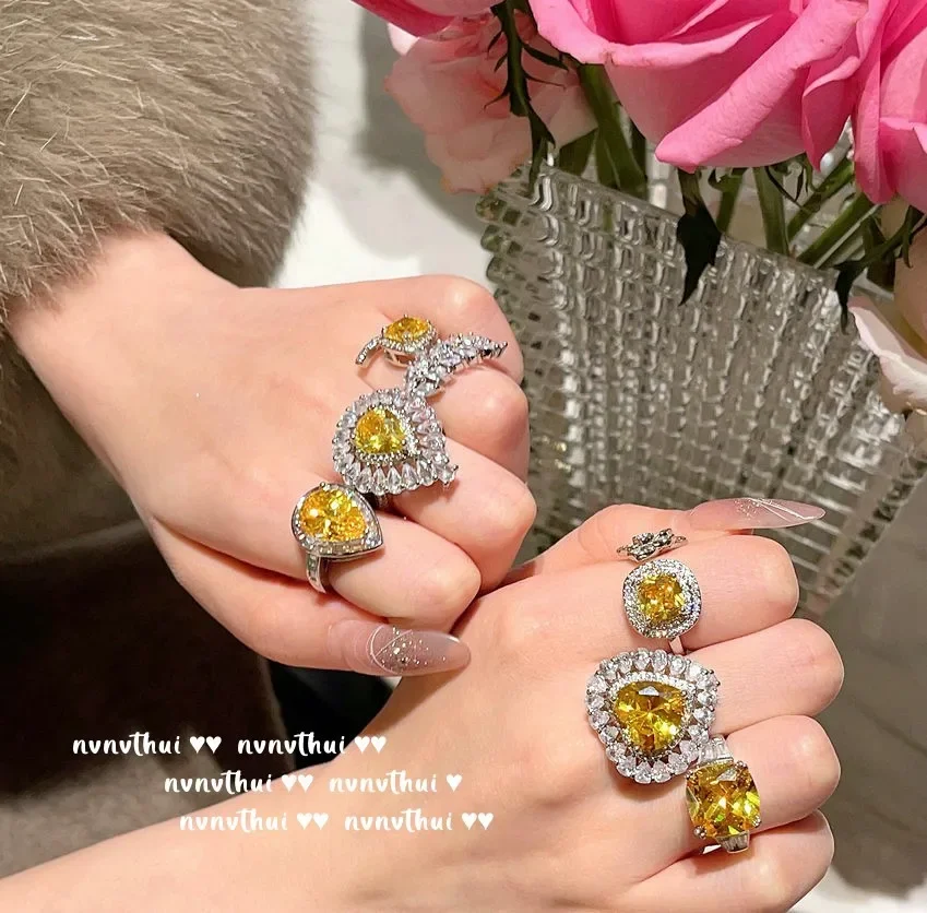 

Женское кольцо из серебра 925 пробы