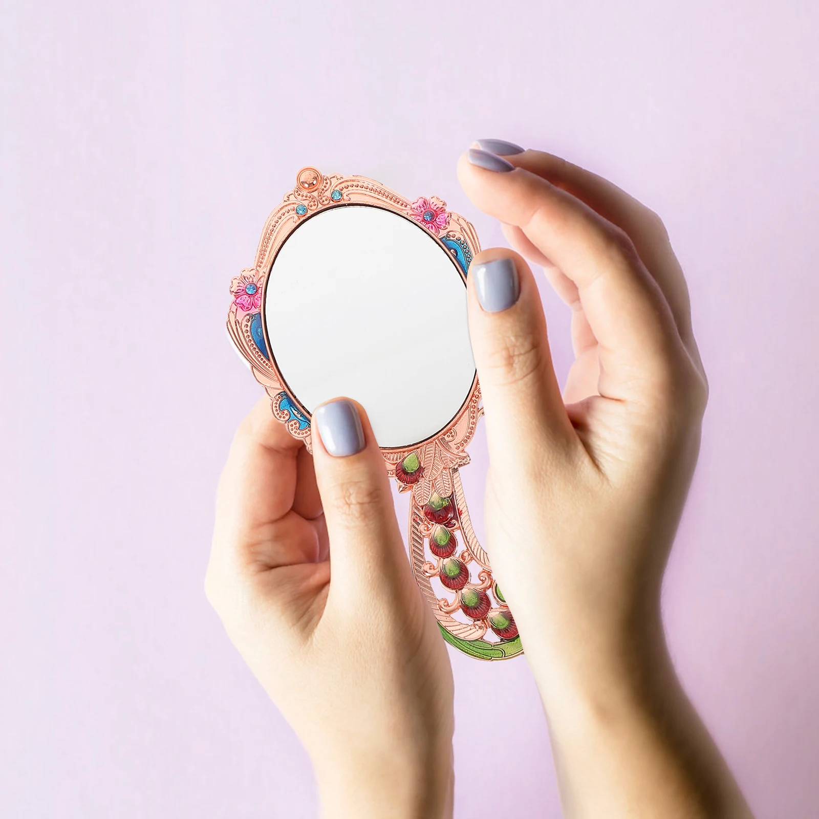 

2Pcs Retro Metal Mirror Comb Set Portable Vanity Mirror for Women Girls Travel Party Picnic Fashionable Accessory