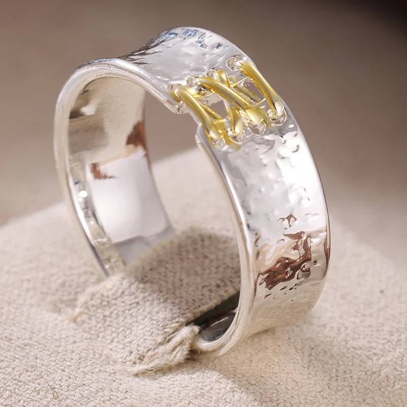 Creative Simple Stitched Cross Design Wide Face Ring Exquisite Two Tone Metal Texture Ring Women's Daily Fashion Jewelry