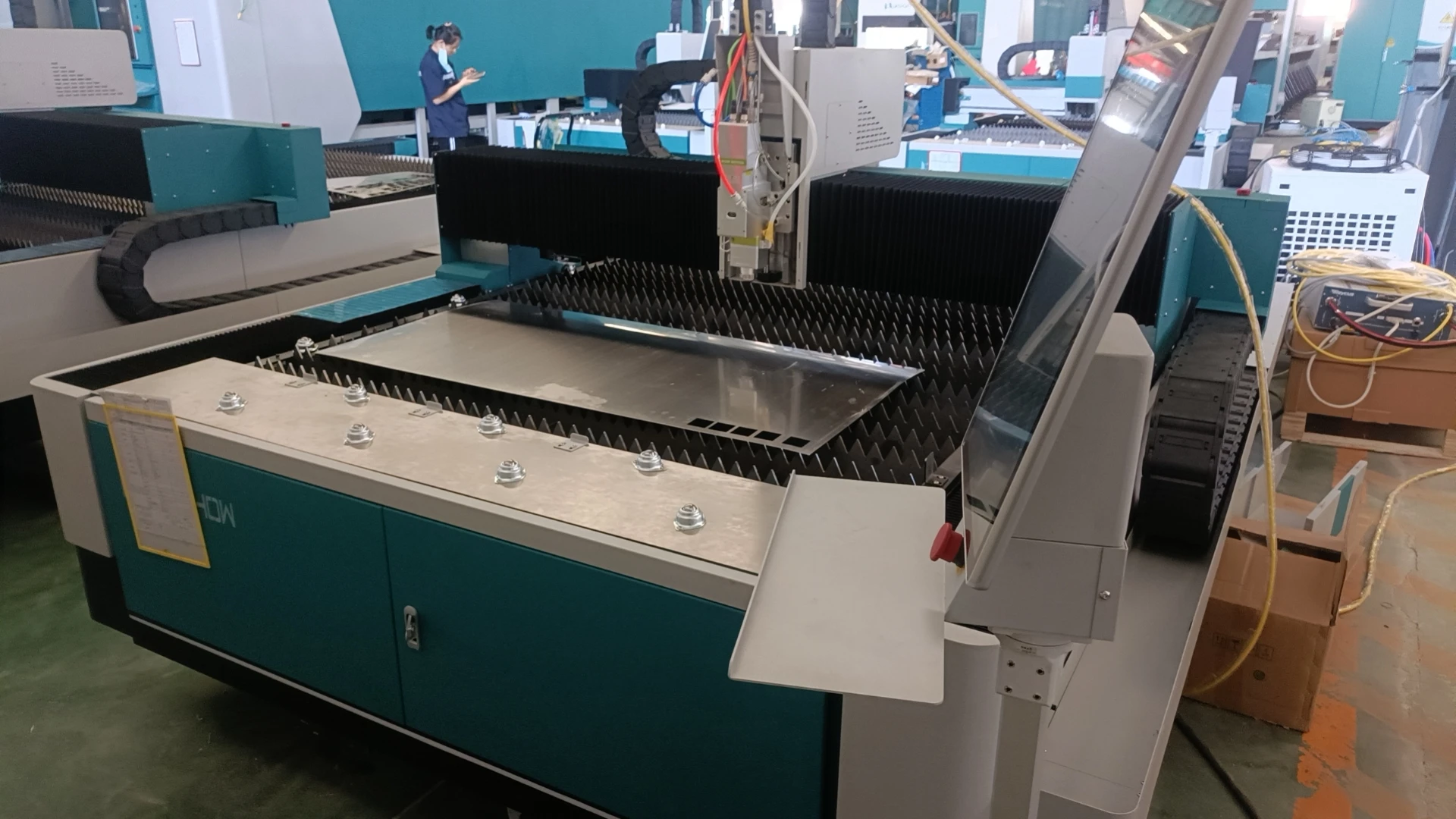 LX3015 Low Cost Fiber Laser Metal Cutting Machine 1500w 3000w 4000 Watt Laser Cutter For Sale