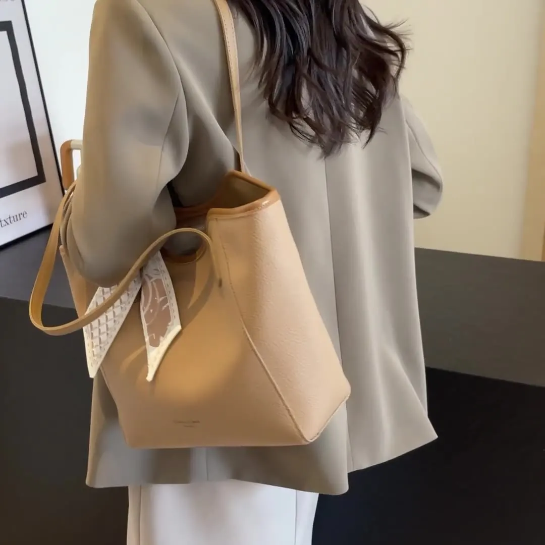 

Large-capacity commuter shoulder bag, retro versatile casual tote bag
