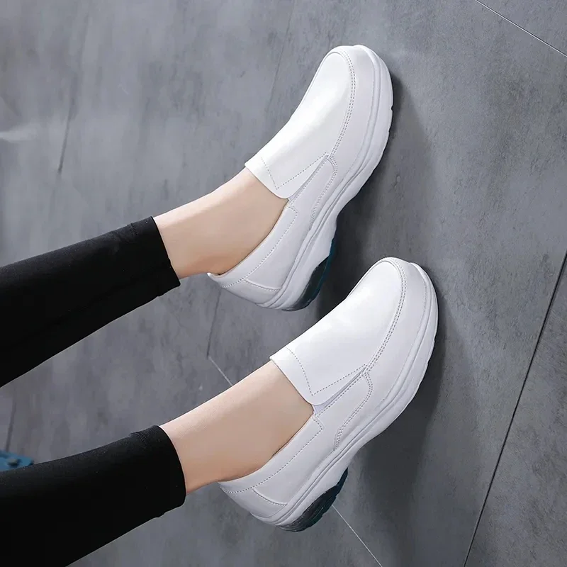 Women Walking Shoes Sneakers Comfortable Breathable Nurse White Slip-On Shoes Lightweight Female Platform Flats Footwear Casual