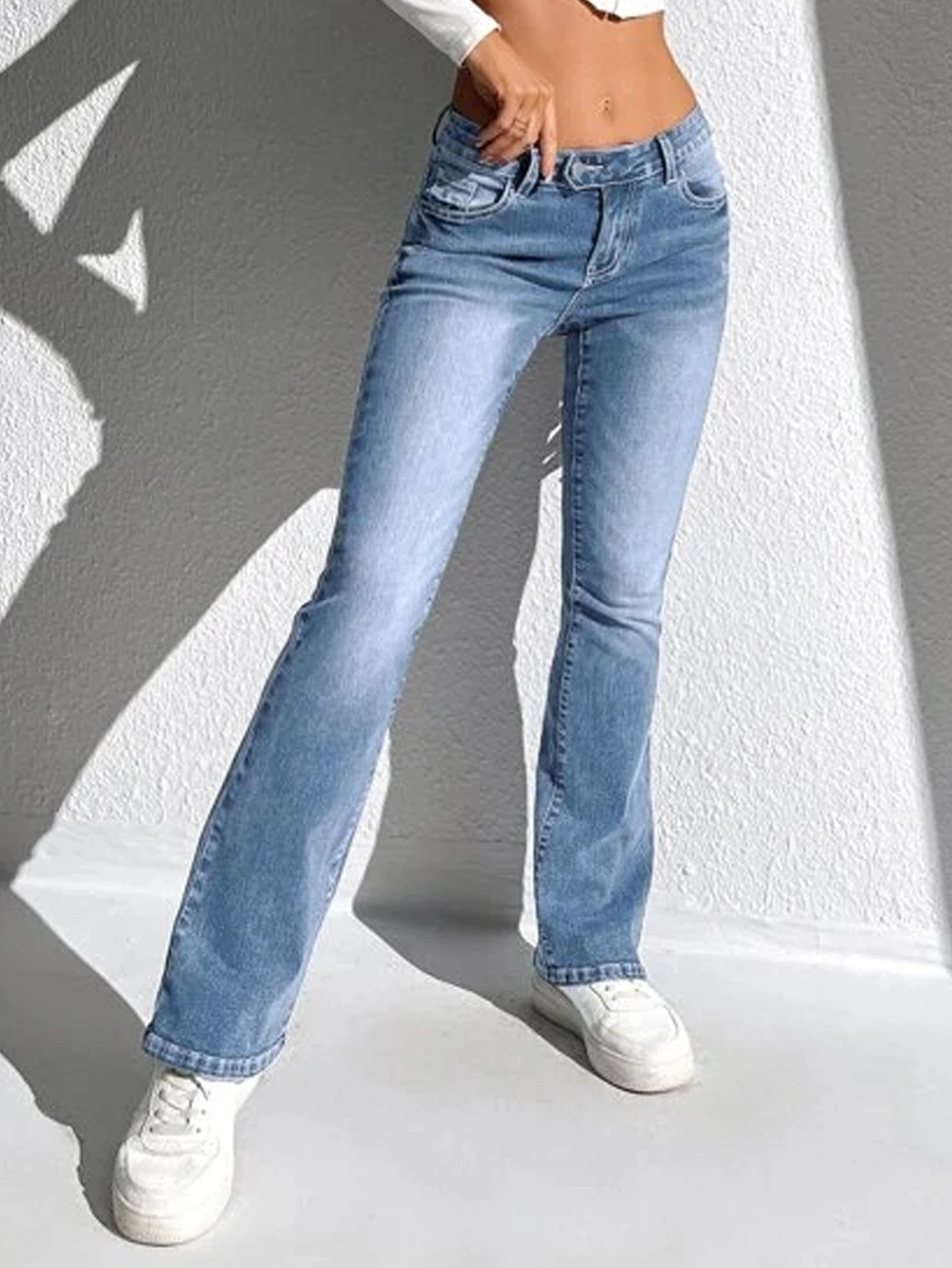 Jeans da donna con fondo a campana, pantaloni semplici in denim svasato a vita alta, pantaloni larghi da donna con design a tasche