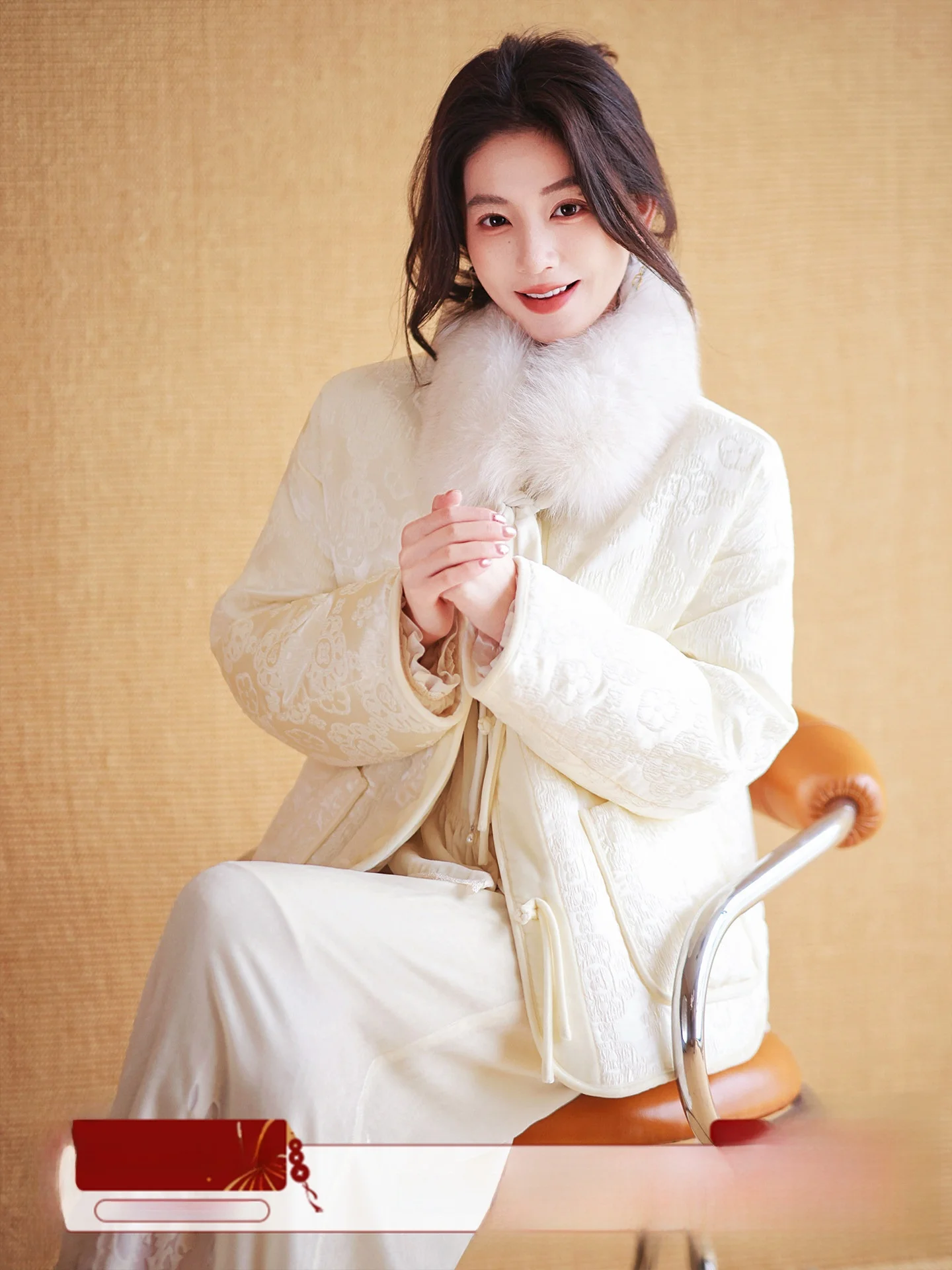 

Женское короткое пуховое пальто ZhaodaXi из китайского бархата с вышивкой шелковыми цветами, наполненное гусиным пухом, для повседневной носки