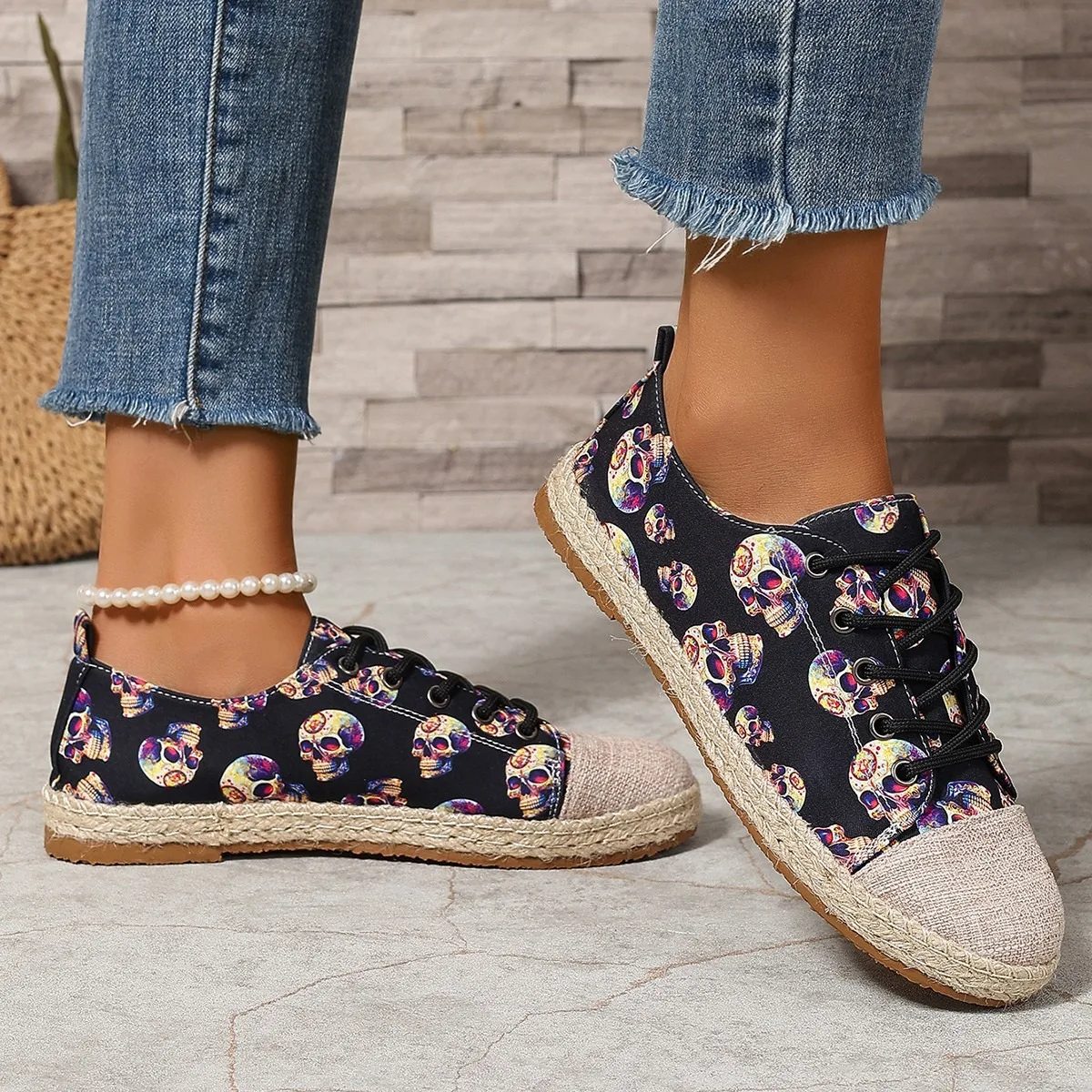 

Новая повседневная обувь унисекс, женские кроссовки на платформе, обувь из льняной ткани, парусиновая обувь с принтом черепа на Хэллоуин, обувь для влюбленных на плоской подошве со шнуровкой