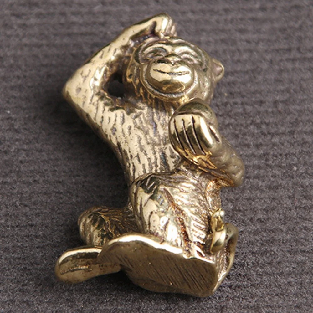 Estatua de mini mono de bronce, accesorios de paisaje de estatua de mono, mesa de té, escritorio, artículos de bronce pequeños antiguos