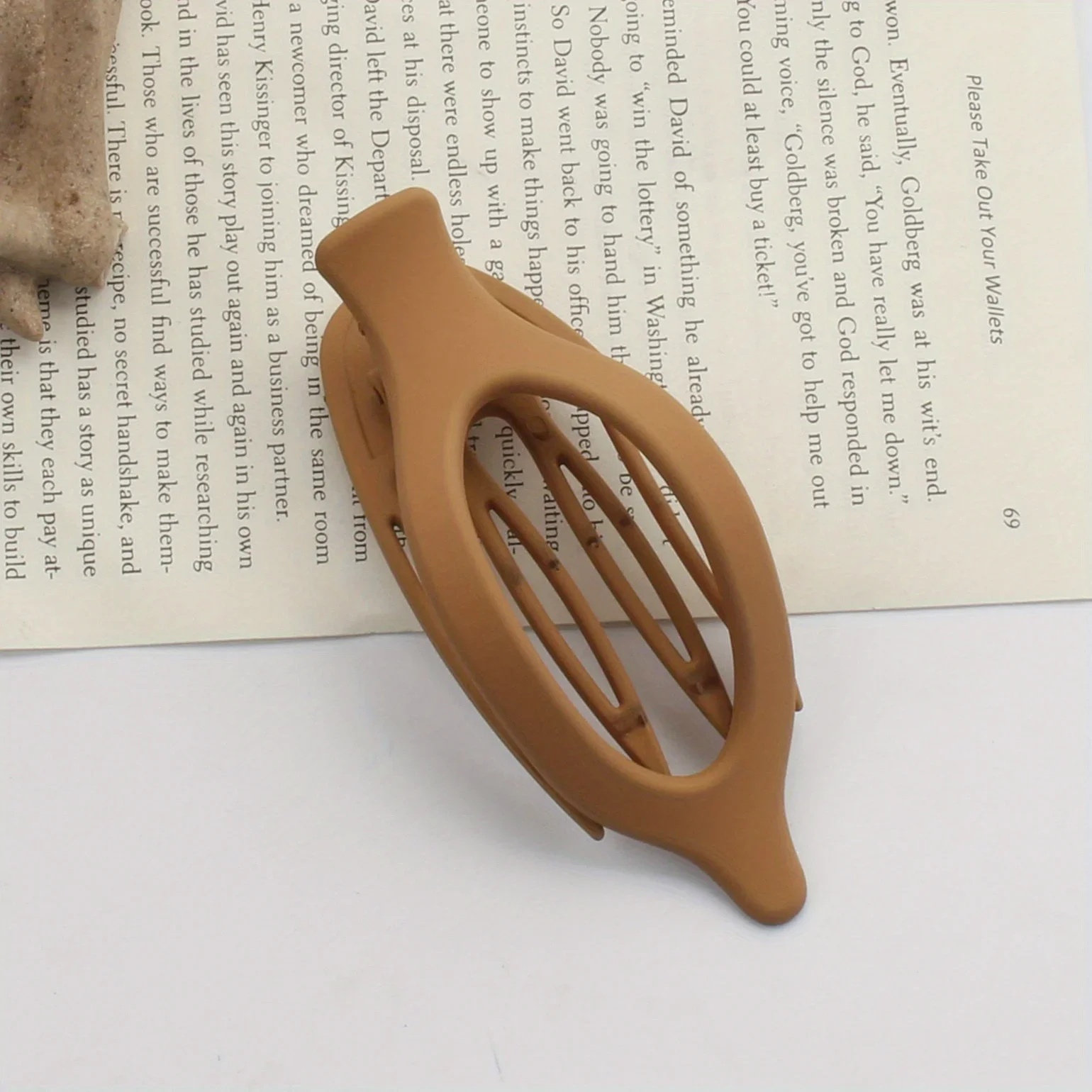 

Geometric Cut-out Hair Clip, Oval Duckbill Clip Headdress, Matte Finish, Retro Elegant Fringe Clip Side Clip.