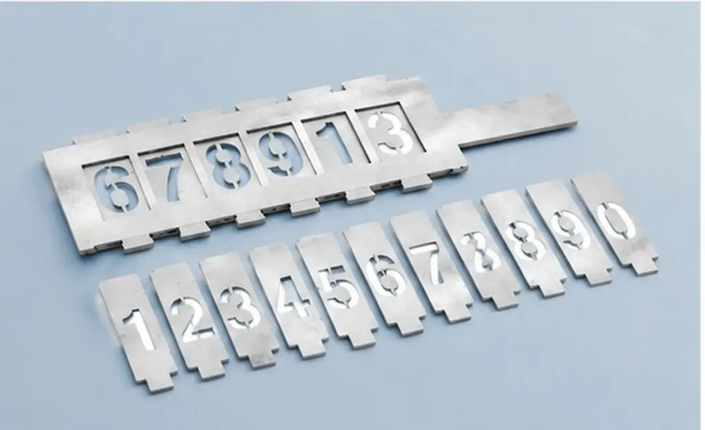 1Set Digital DIY Number Stencil Set Hollow Metal Template for Painting Stencils Spray Paint Projects Artists Beginners