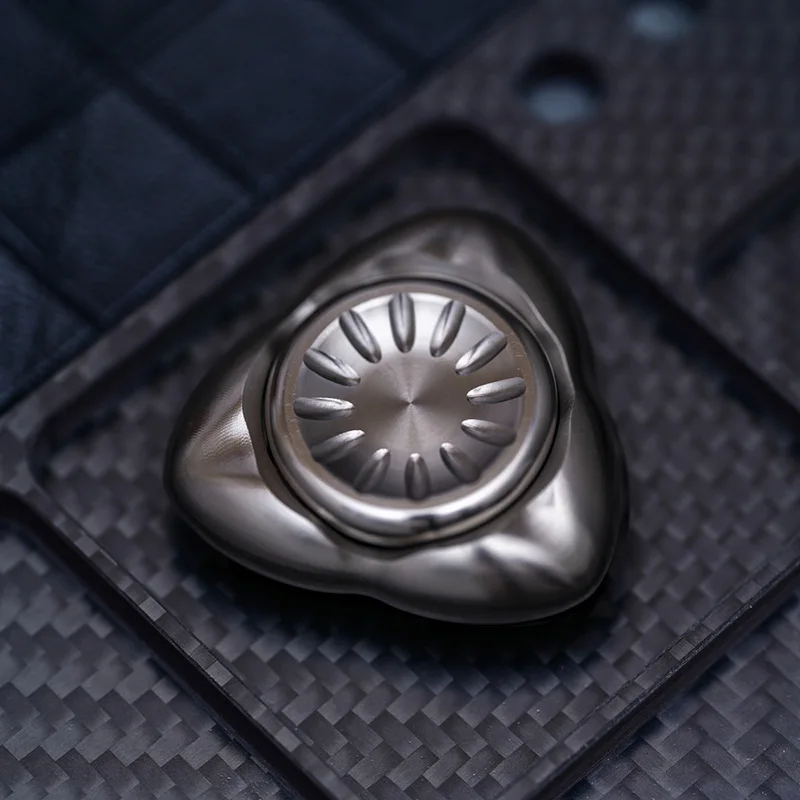 EDC Mechanical Fingertip Gyroscope Smooth Touch Fingertip Tuner Stress Relieving Toy Relieve Anxiety and Relax Toys Gift
