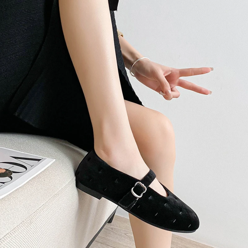 Red Velvet Buckle Strap Mary Janes Shoes Women Elegant Spring Autumn Flannel Flats Shoes Black Casual Ladies Shoes Footwear New
