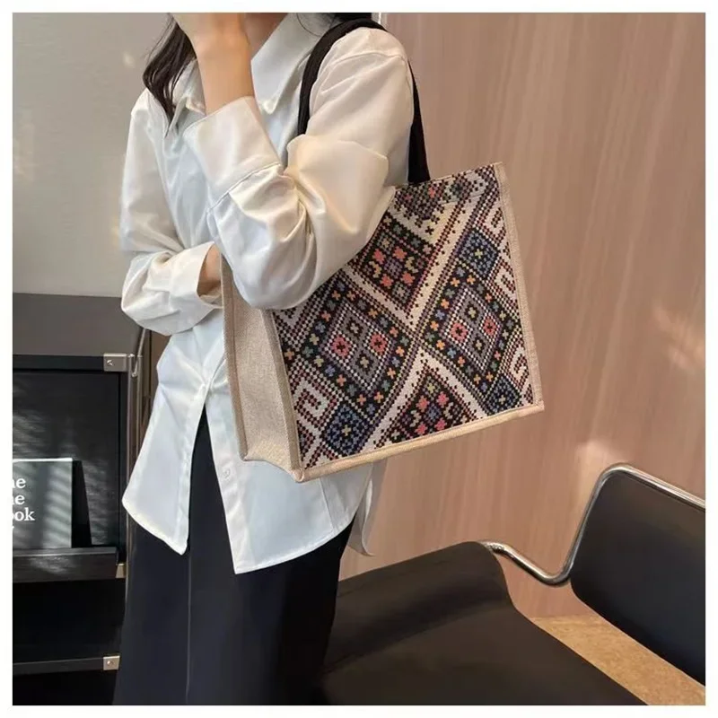 

New Student Handbag 2024 Ethnic Style Canvas Large Capacity Fashion One Shoulder Casual Tote Bag Cute