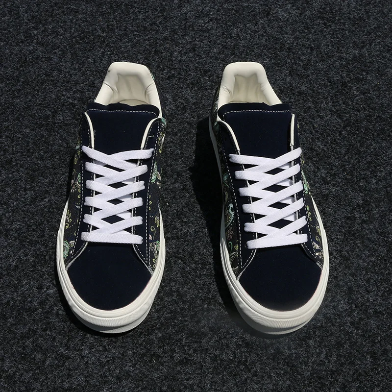 Zapatos de verano de talla grande con estampado azul marino para hombre, zapatos casuales de moda para parejas, zapatos casuales transpirables de moda, zapatillas retro versátiles para hombre