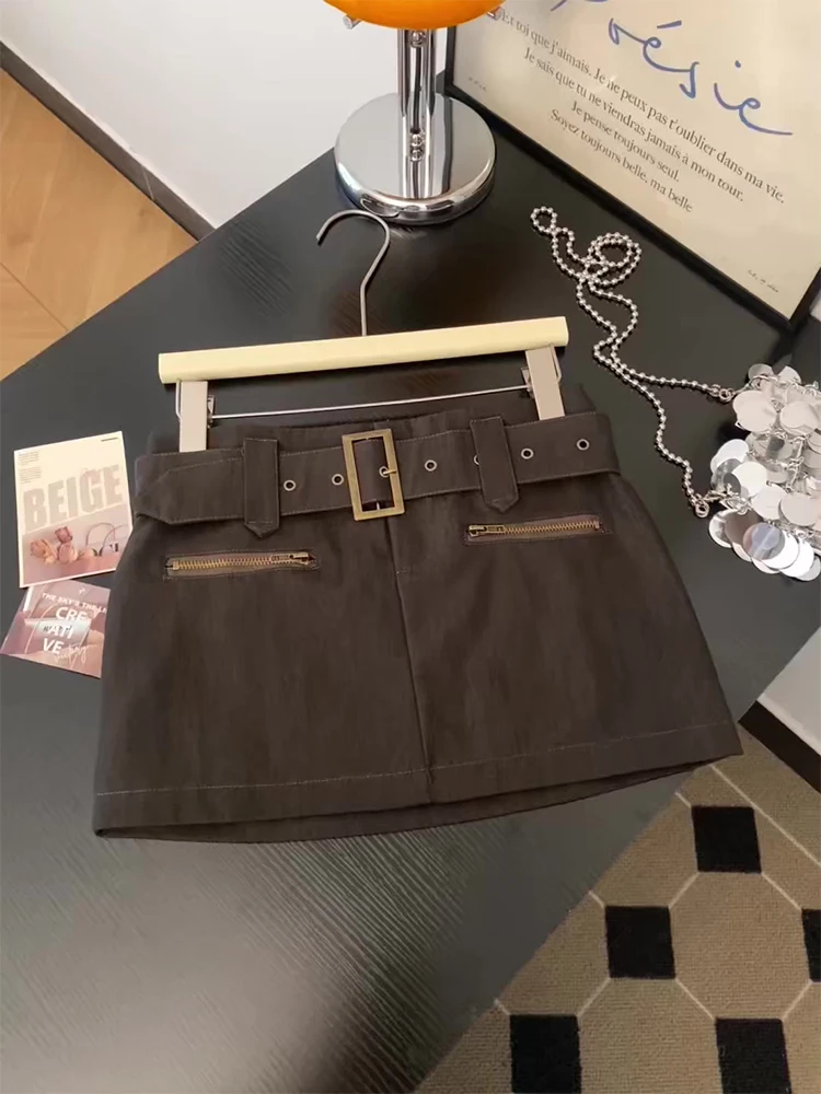 

Women's design sense hip hugging half skirt Spring and Autumn 2025A character skirt spicy girl style belt sexy short skirt