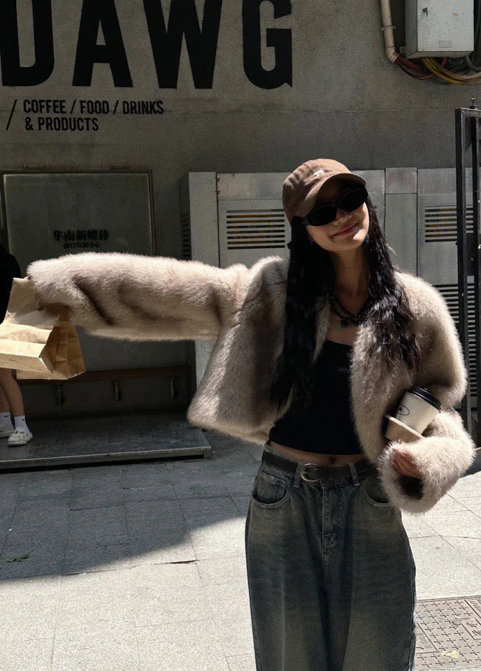 Faux Fox Fur Women Coats Solid Short Jackets Long Sleeve Round Neck Open Stitch Thick Slim Fit Elegant Casual 2026 Autumn Winter