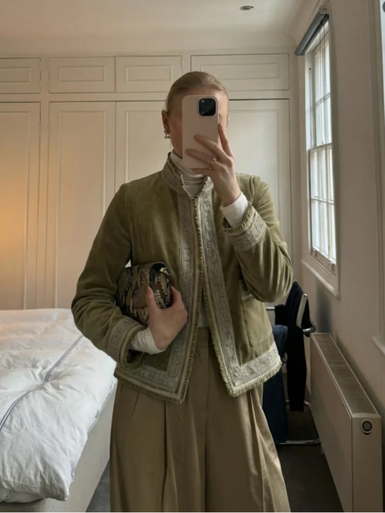 

Элегантная кружевная бархатная куртка женская зеленая с длинным рукавом воротник-стойка на пуговицах тонкая куртка женская мода весенние вечерние куртки женские