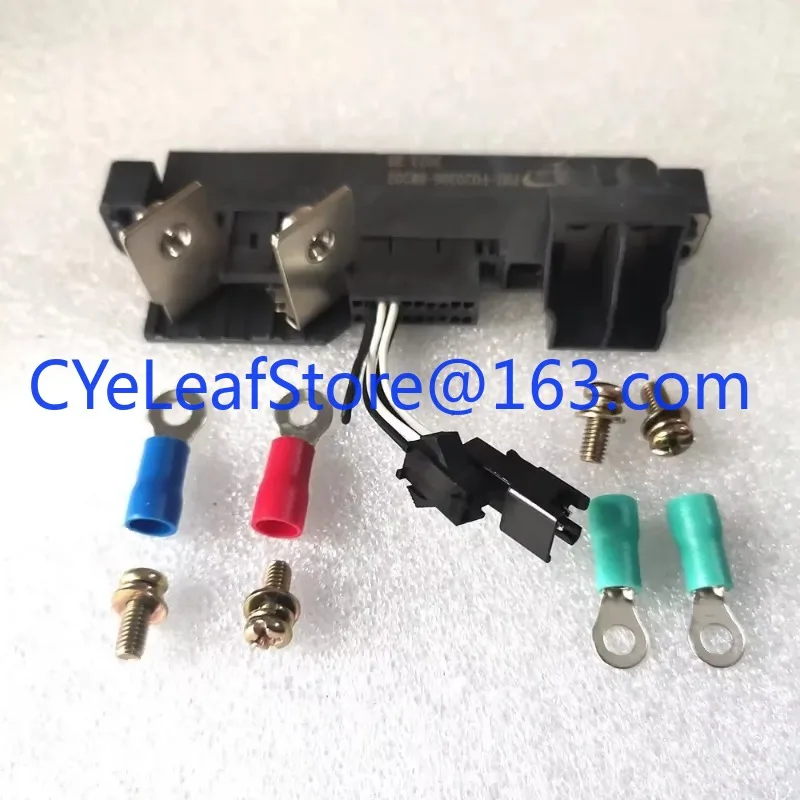 Enchufe de terminal de entrada y salida R4875G1, R4875G5, R4875