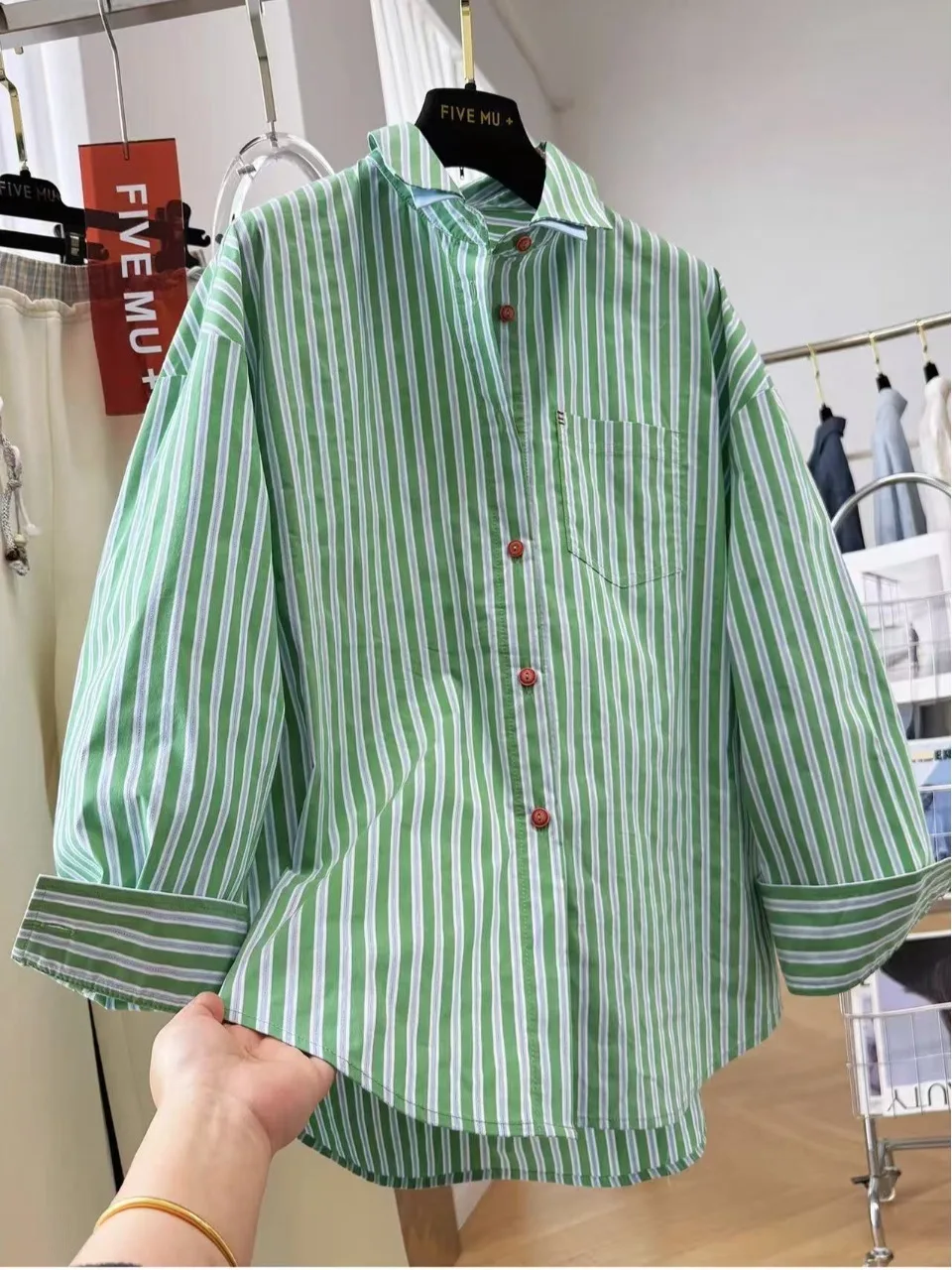 

Новая корейская женская свободная повседневная блузка с длинным рукавом и вертикальными полосками, весна 2026, очень красивая, роскошная, приятная к телу.