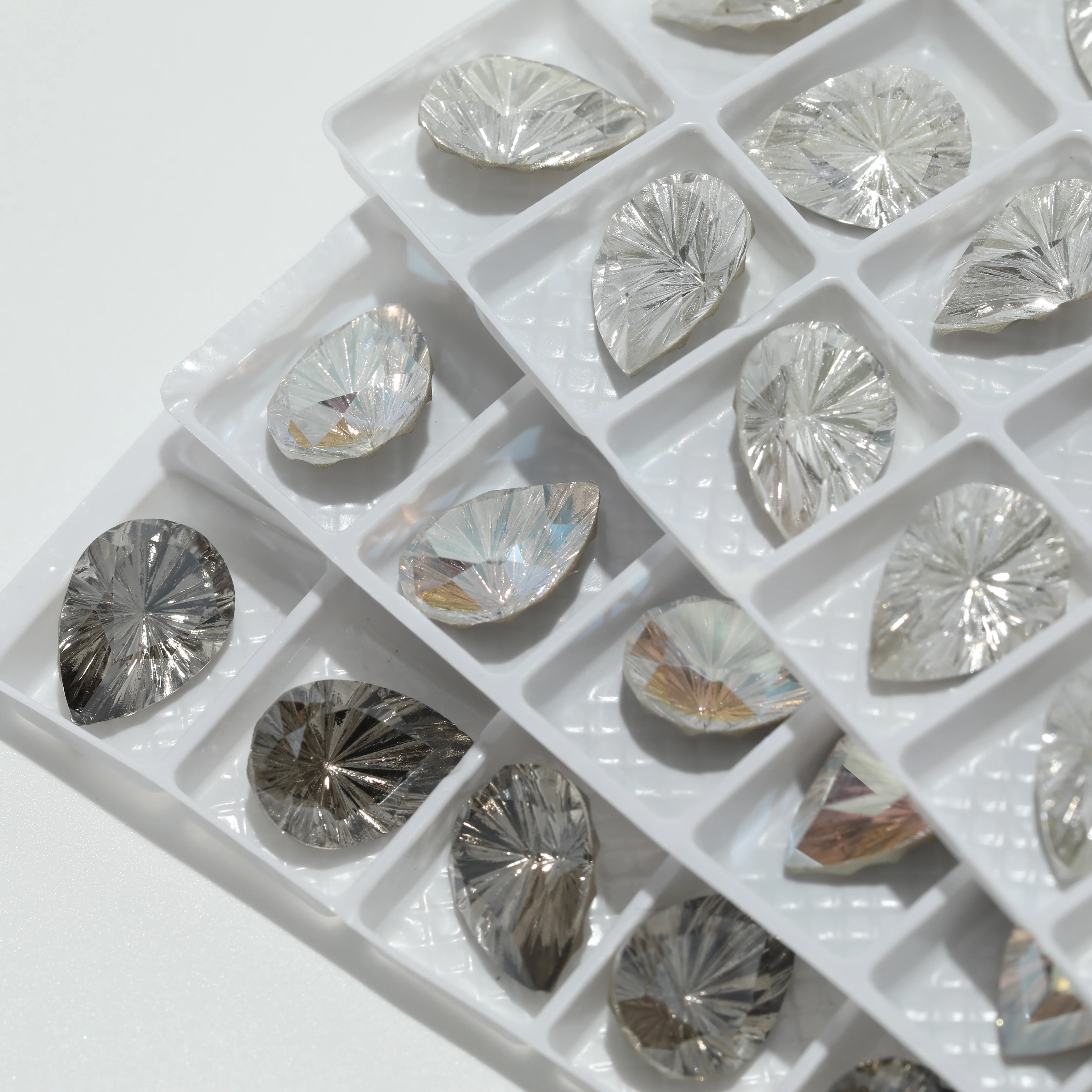 GRST Glänzende Kristall-Premium-Millennium-Serie Strasssteine DV4004 Tropfenförmige Ziersteine für DIY-Nagelkunst, Hochzeitskleider, Taschen und Zubehör – Detail 4