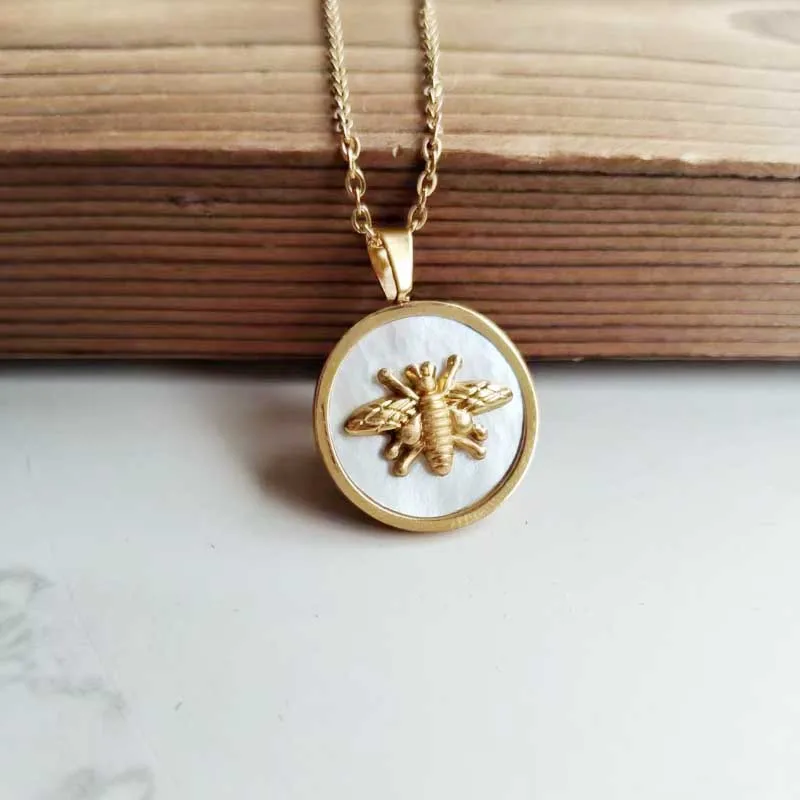 

Delicated Shell Fritillary Based Bee Pendant Necklace 18K Gold Plated Jewelry