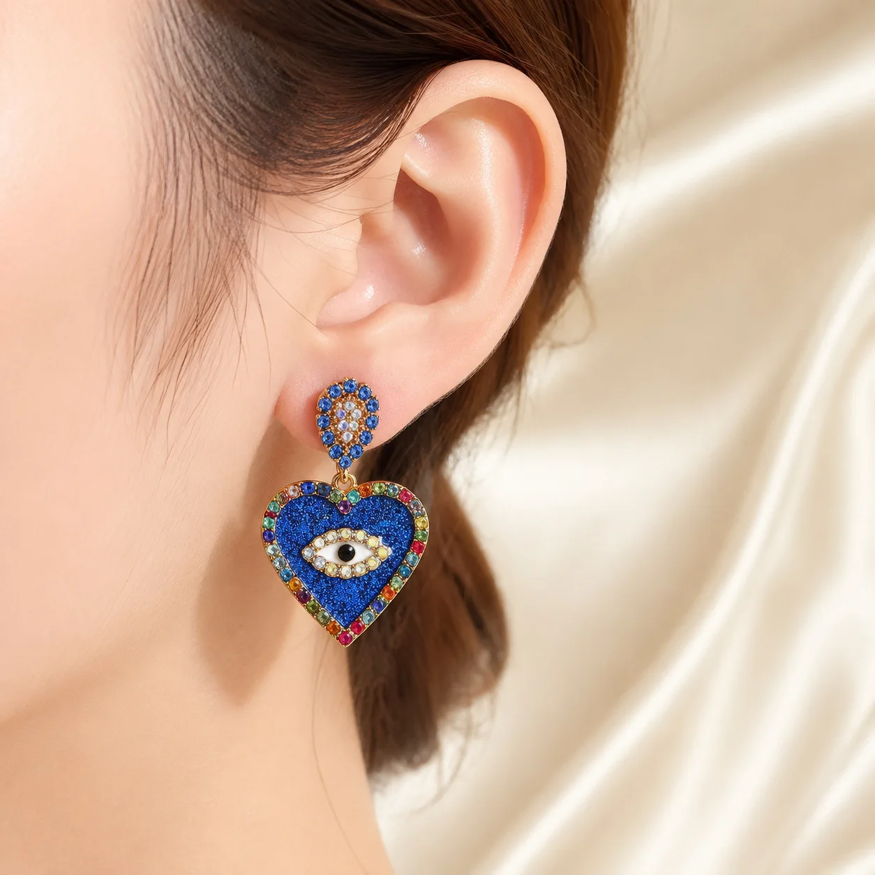 Cross border new fashion trend alloy diamond inlaid multi-color heart-shaped eye earrings, personalized temperament earrings