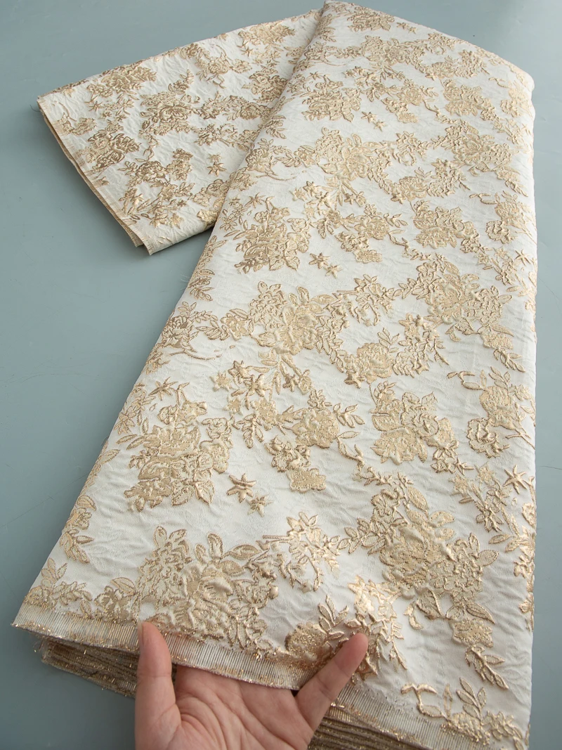 Luxuriöser goldfarbener Jacquard-Brokat-Spitzenstoff – 3D-Blumenstickerei, Partykleid, Hochzeitsdekoration, Nähmaterial