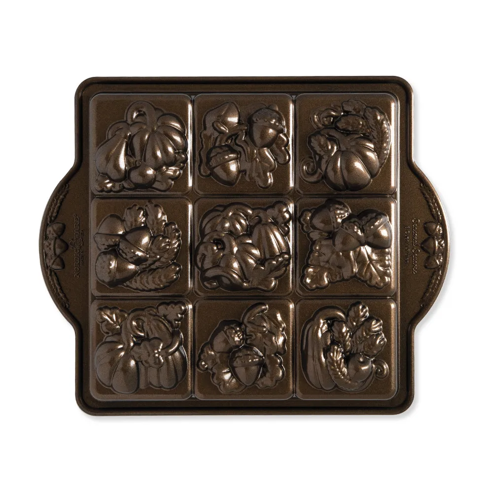 Seasonal baking pan with square shape for versatile use
