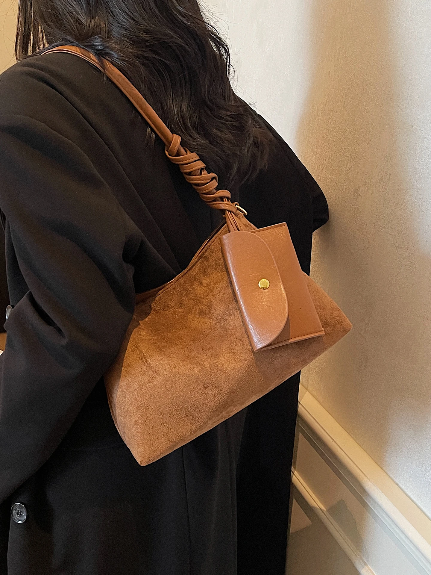 

Vintage Faux Suede Tote Bag Women Autumn New Korean Style Commute Frosted One Shoulder Bags Fashion Zipper Solid Underarm Bag