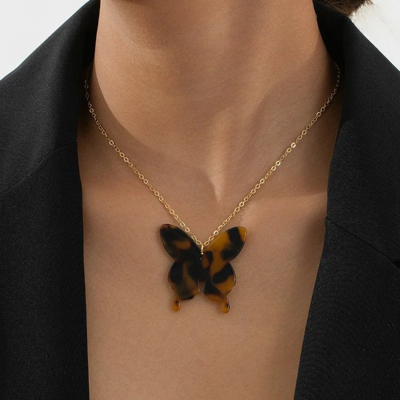 

2025 Autumn Winter New Fashion Simple Design Butterfly Leopard Print Pendant Necklace Boho Smudge Collarbone Chain