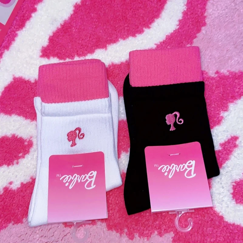 New Girls' Series Pink Barbie ricamo in bianco e nero Cute Mid Tube Socks calzini Barbie versatili da donna