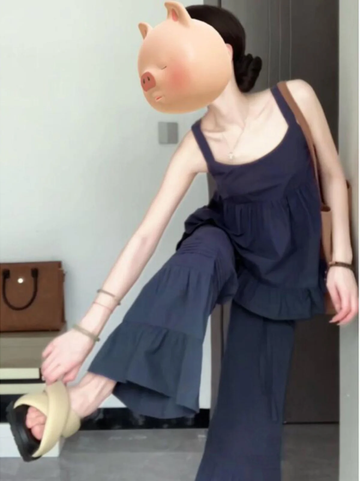 

Летний повседневный комплект из хлопка в клетку: женские широкие брюки и топ с рукавами-колокол, удобный комплект из двух предметов