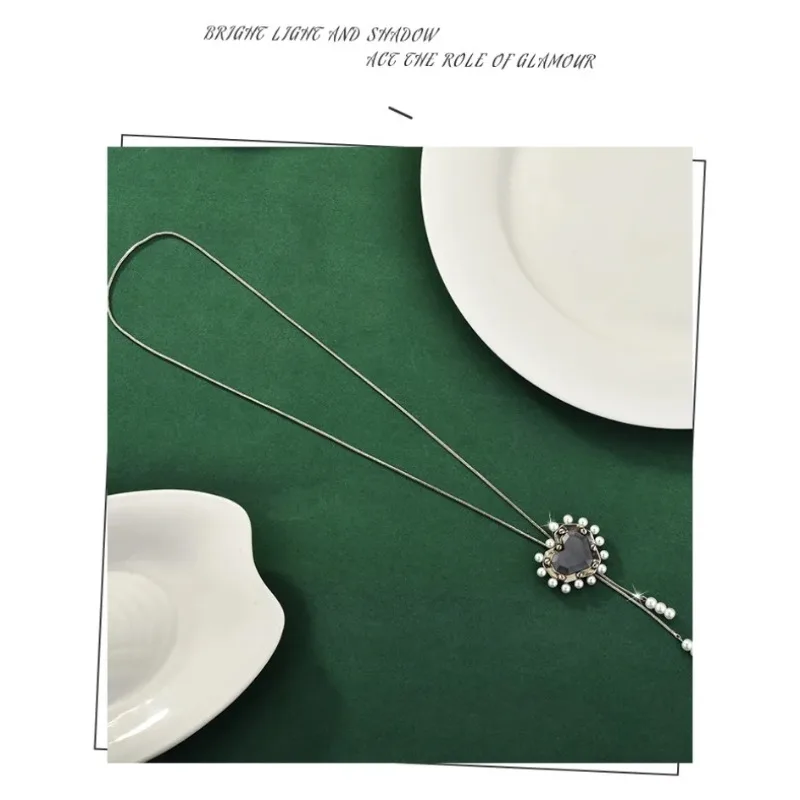 

Grey diamond cement sealed heart-shaped necklaces for men and women, couple necklaces, fashionable clothing necklaces