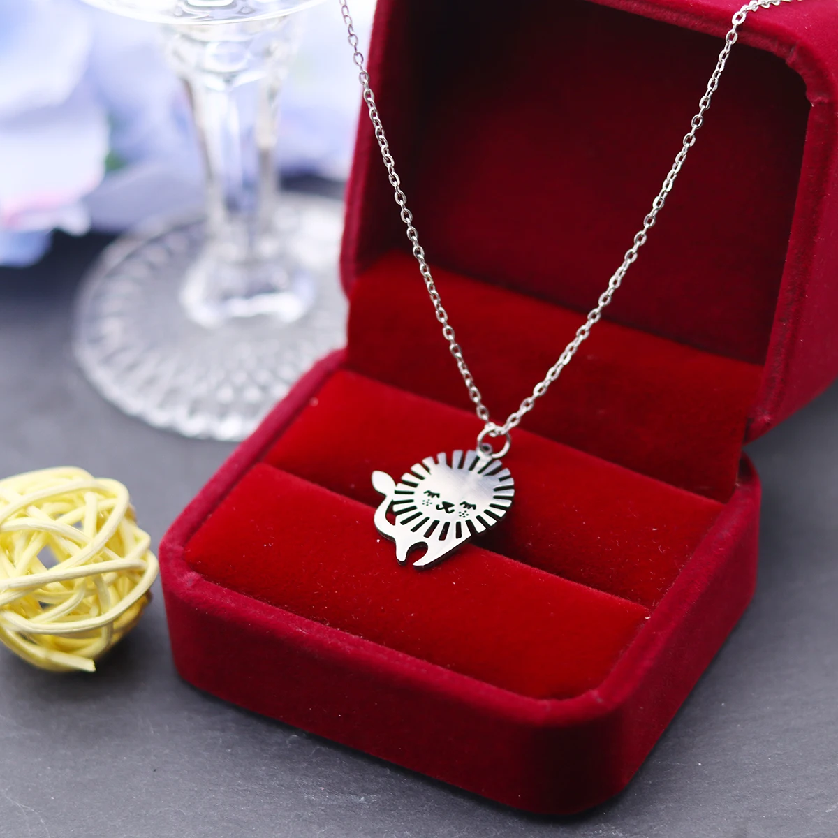 QIAMNI lindo sol Rey León corona collares colgantes para hombres mujeres Acero inoxidable Punk Animal encantos gargantilla cadenas joyería de Hip Hop