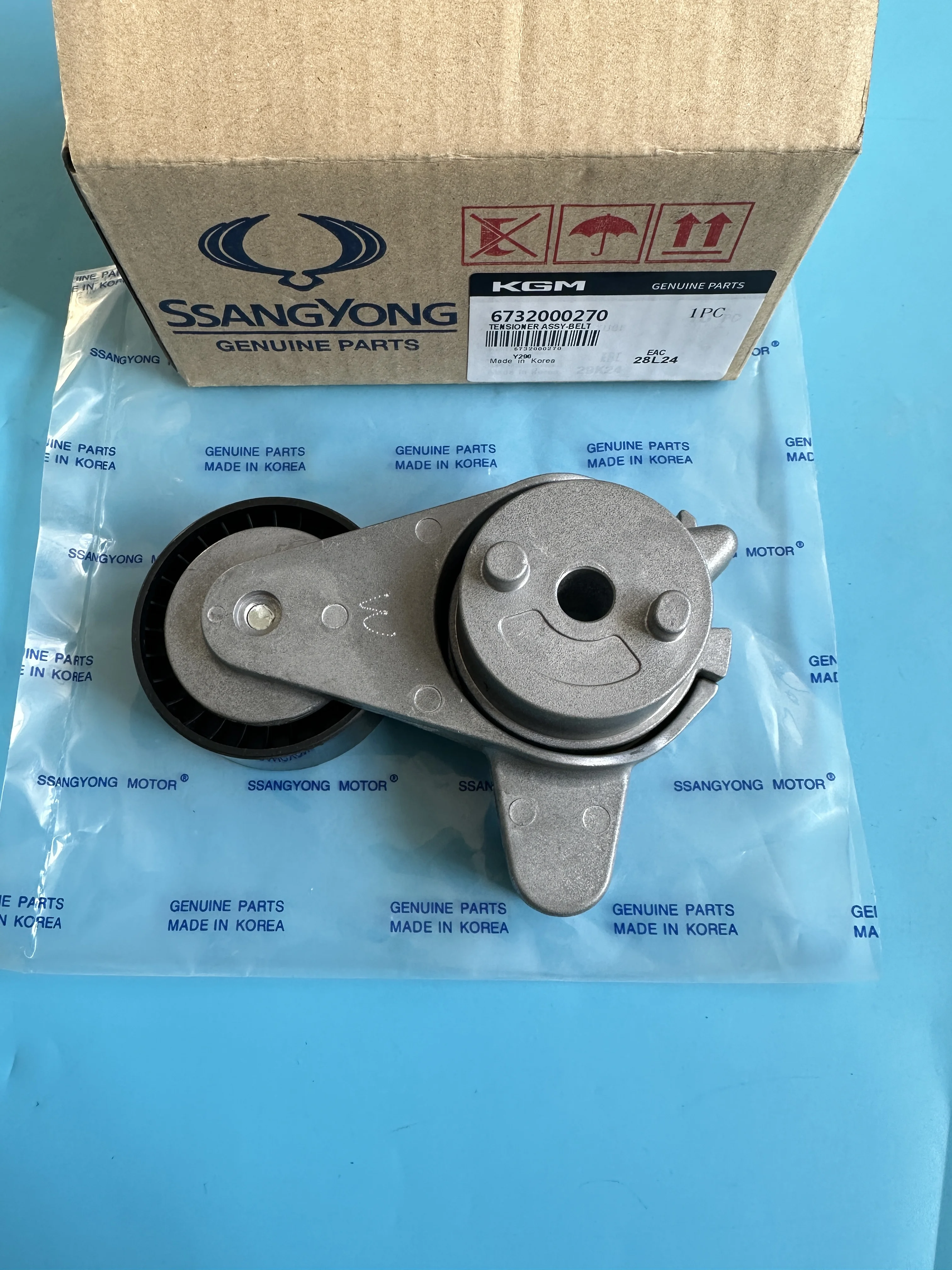 

Натяжитель ремня корпуса ГРМ в сборе 6732000270 для Ssangyong Korando ( II) Tivoli/XLV D16F Actyon/Hybrid Torres/Hybrid G15D