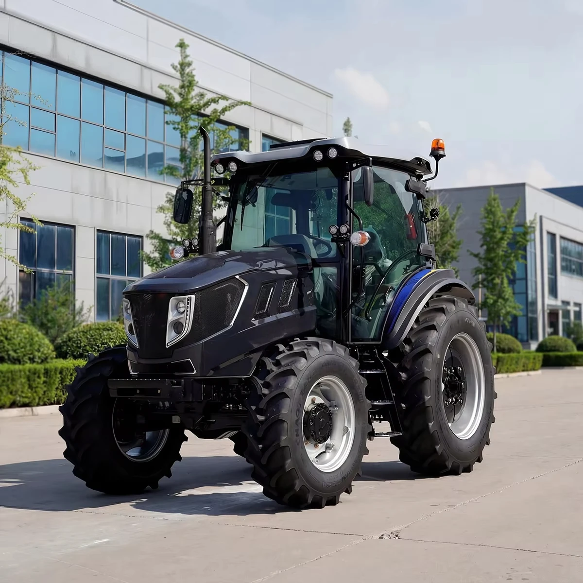 60HP-200HP 4WD Farm Tractor Compatible with Multiple Implement Attachments for Versatile Agricultural Operations