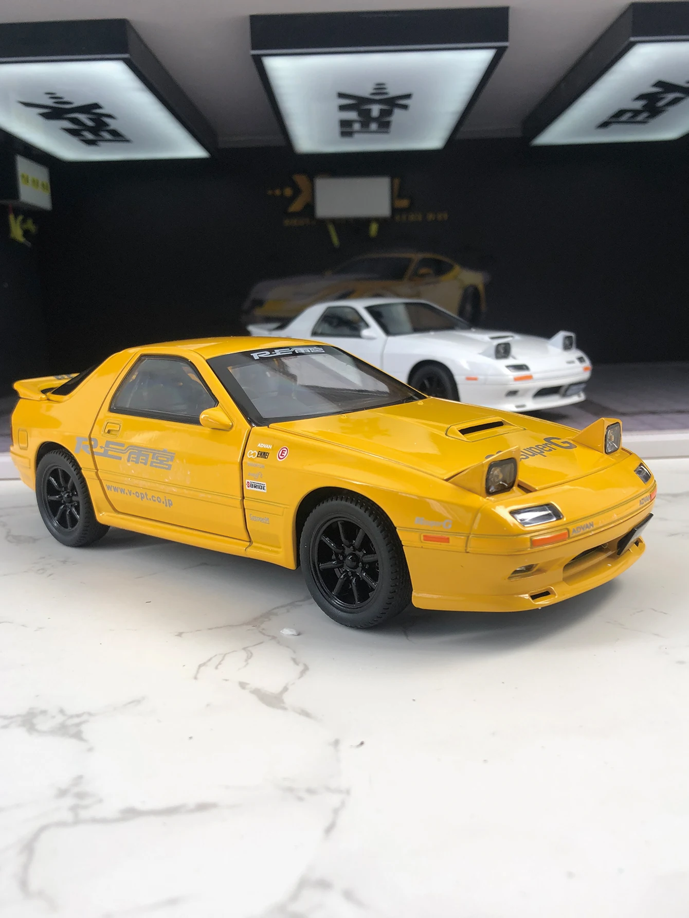 

1: 24 simulation zinc alloy Mazda RX-7 model car, static ornament, metal collectible gift car