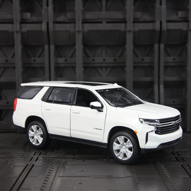 

Модель автомобиля Maisto 1:26, имитирующая Chevrolet Tahoe, из сплава, с открывающимися дверями, статическая модель для коллекции и в подарок.