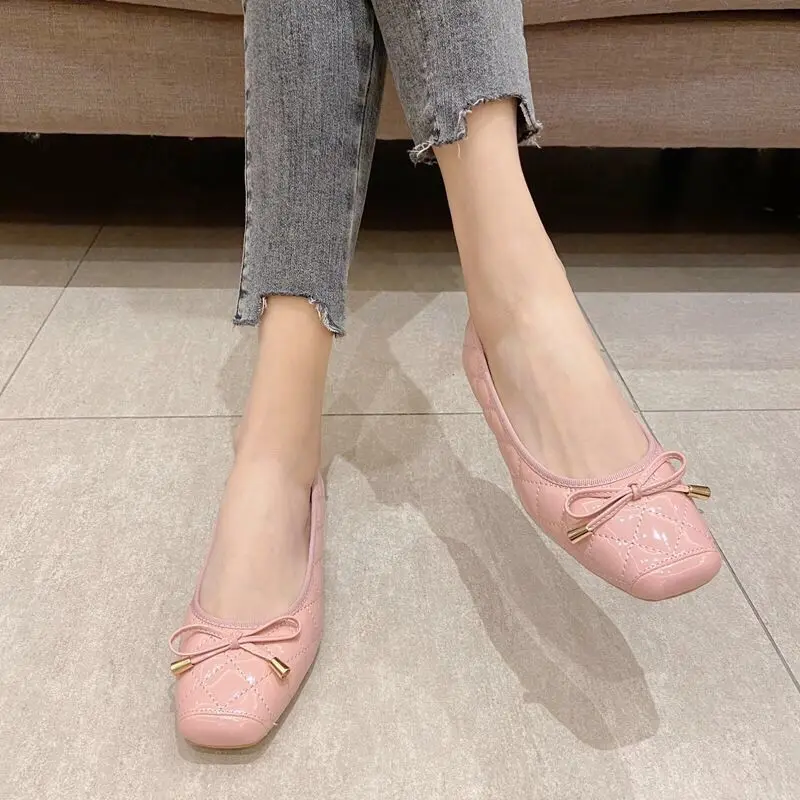 2023 Shallow-mouthed Apricot Square-toe Women Work Shoes Comfortable for Work Soft-soled Soft-skinned Commuter Shoes for Women