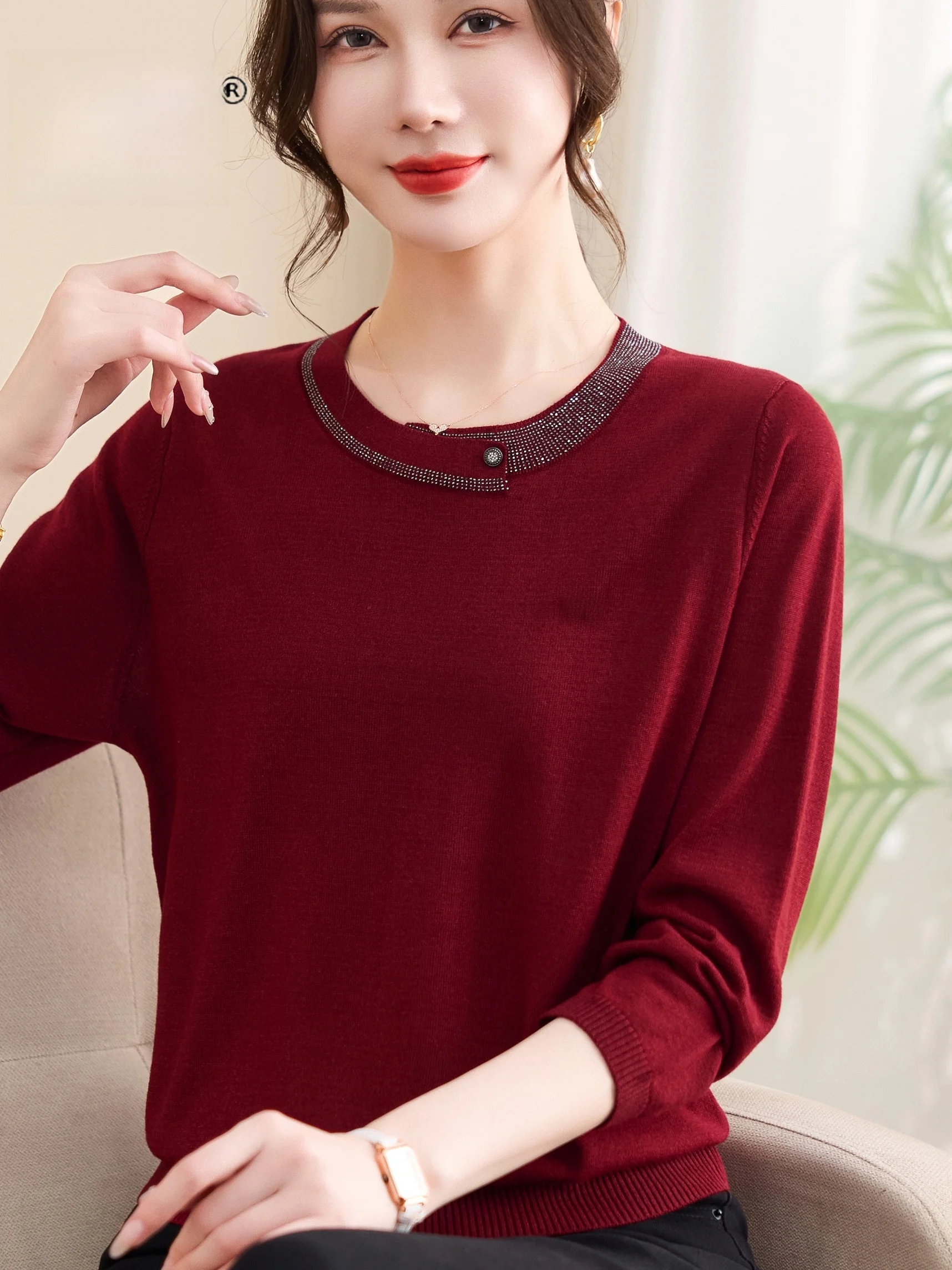 

Spring Faion round Ne ort Sve Knitted Ice Silk Thin T-irt Overhead Drill Mommy Sle Top for Middle-Aged Women