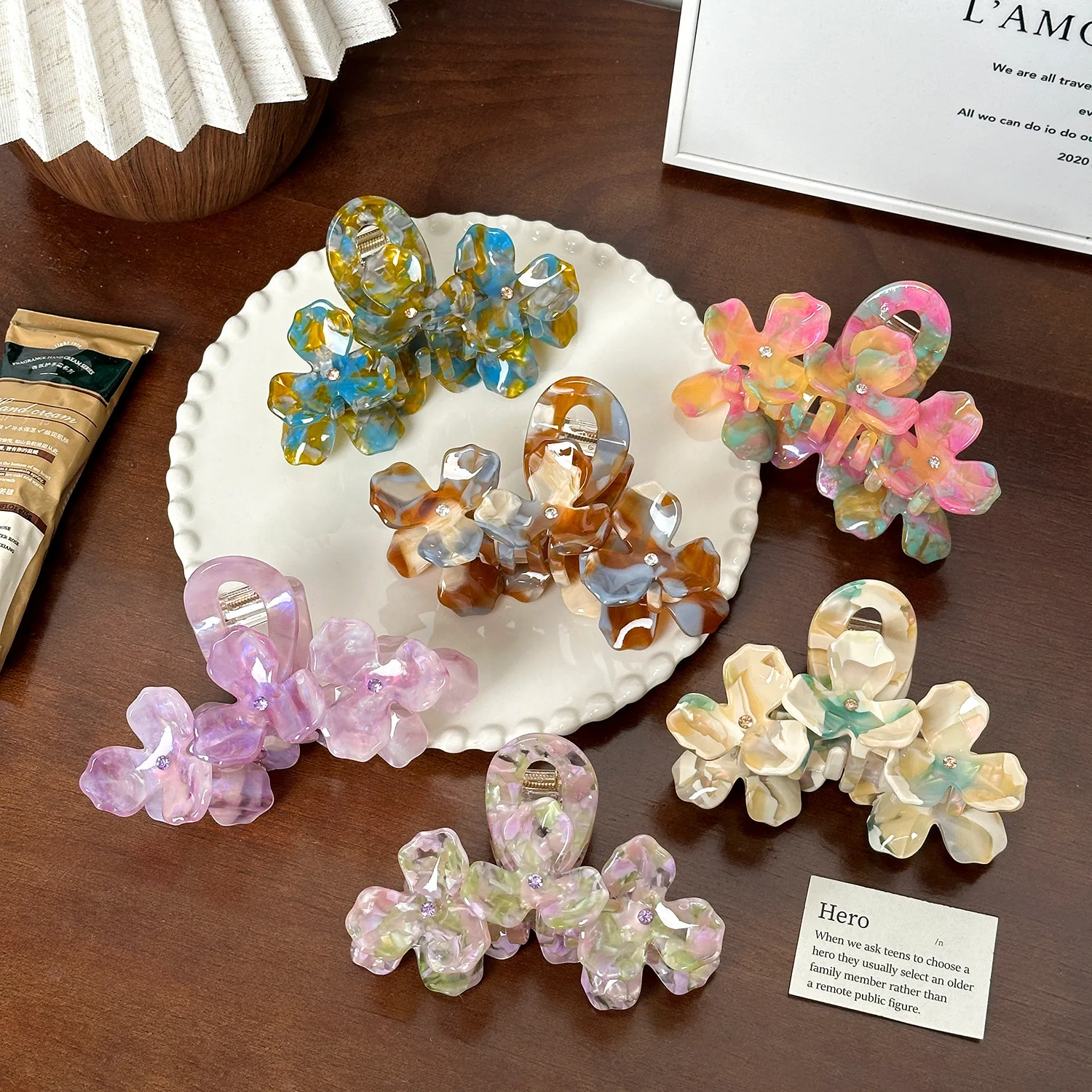 

Korean 3D Flowers Sweet Luxury Hair Clip Elegant Diamond Large Acetate Hair Claw Party Style Hair Decoration for Girls