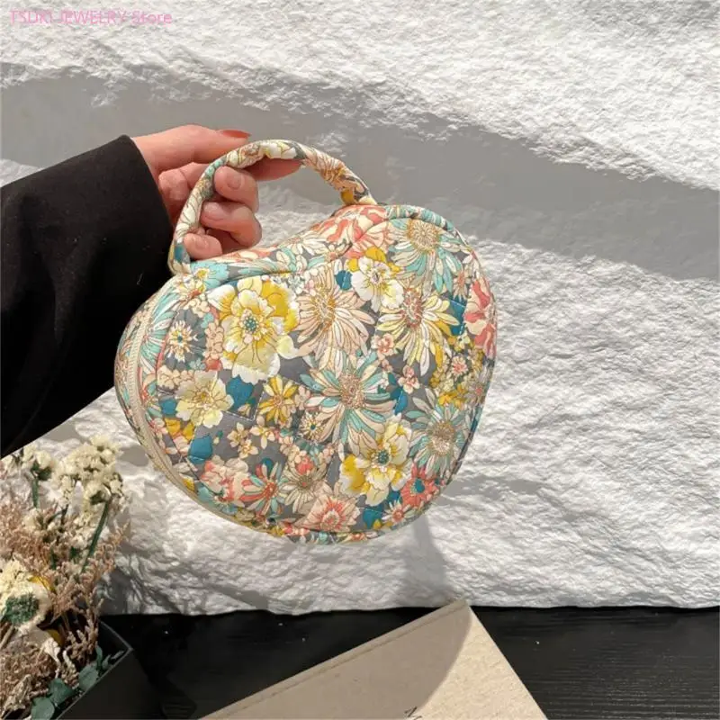 62KE حقيبة مستحضرات تجميل فريدة من نوعها باللون الأزرق توفر الأناقة والوظيفة لتنظيم مستحضرات التجميل للنساء العصريات