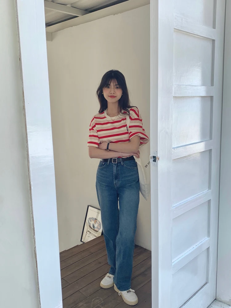 تي شيرت نسائي مخطط بأكمام قصيرة للتخسيس فضفاض برقبة دائرية على الطراز الكوري لصيف 2023 موضة جديدة غير رسمية