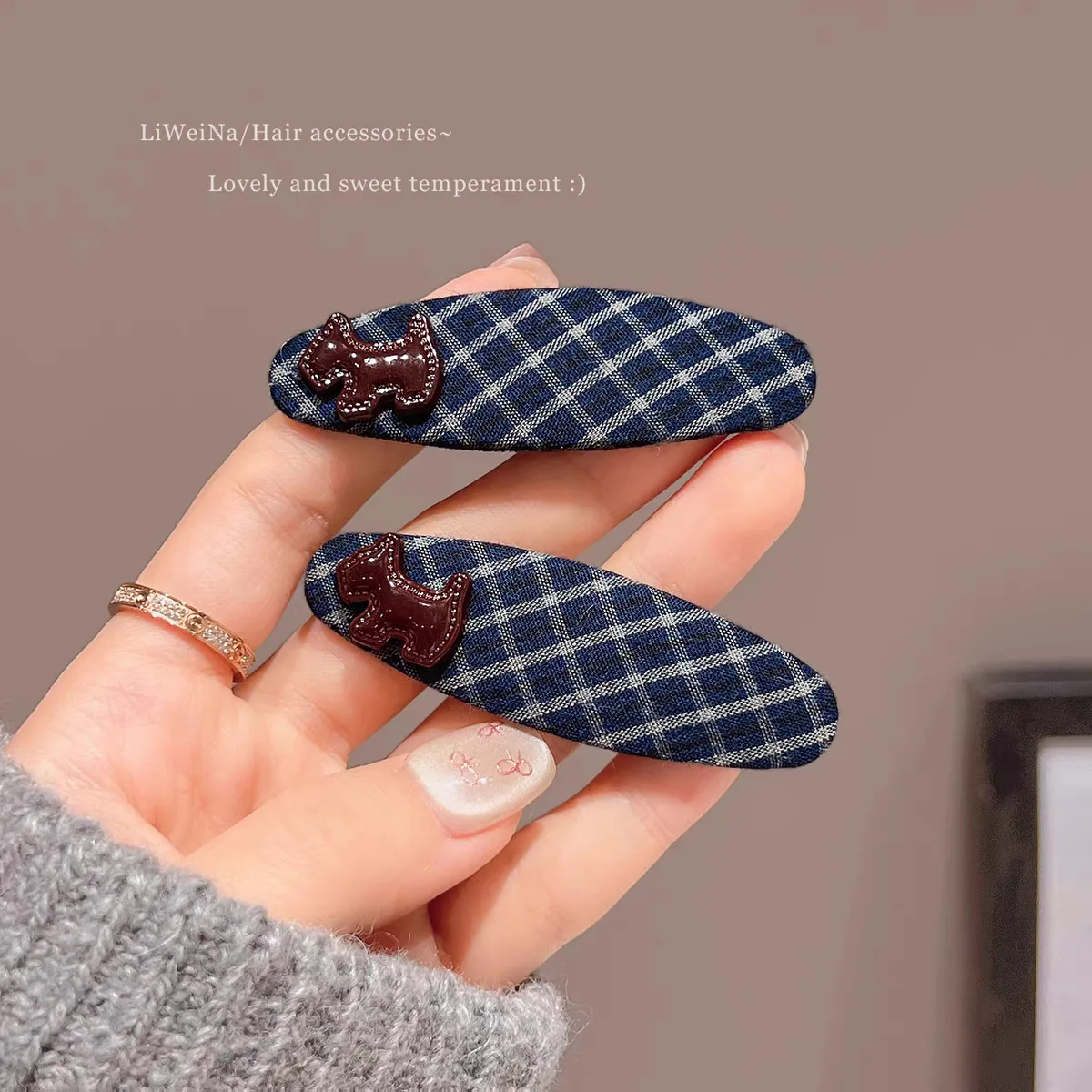 Hair Clip Plaid Dog Print Sweet Elegant Side Fringe Flyaway Holder for Women Daily Use Premium Quality Resin Versatile