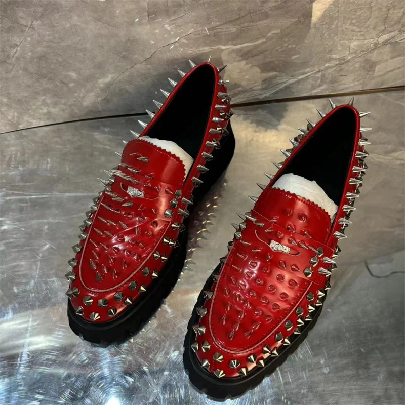 Czerwone skórzane nity Decor Loafers Gruba podeszwa Męskie buty Wygodne buty biznesowe Oddychające buty Duże mężczyźni Rozmiar 48