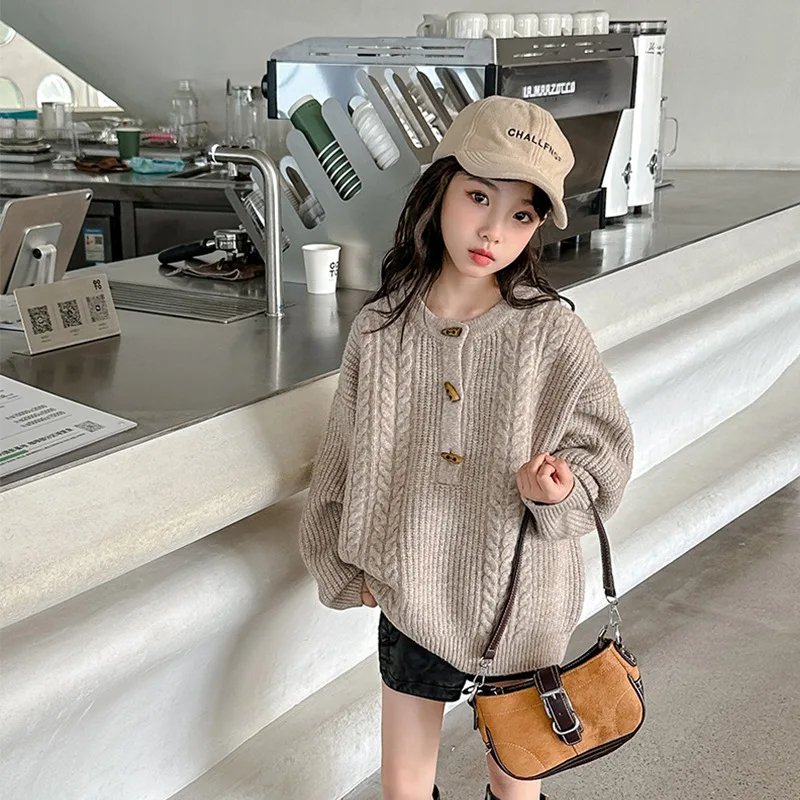 

Girls Bullhorn Button Sweater 2023 Autumn and Winter New Korean Children Edition Western Style Knitwear Round Neck Pullover Top